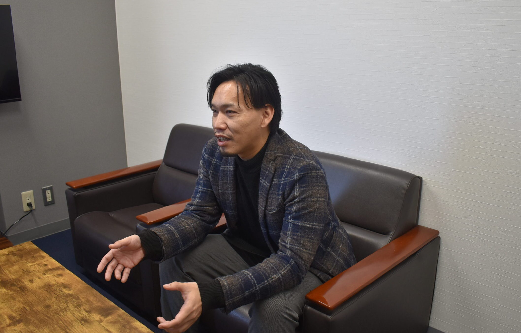 リーガルホーク探偵社 代表 尾﨑 翔平